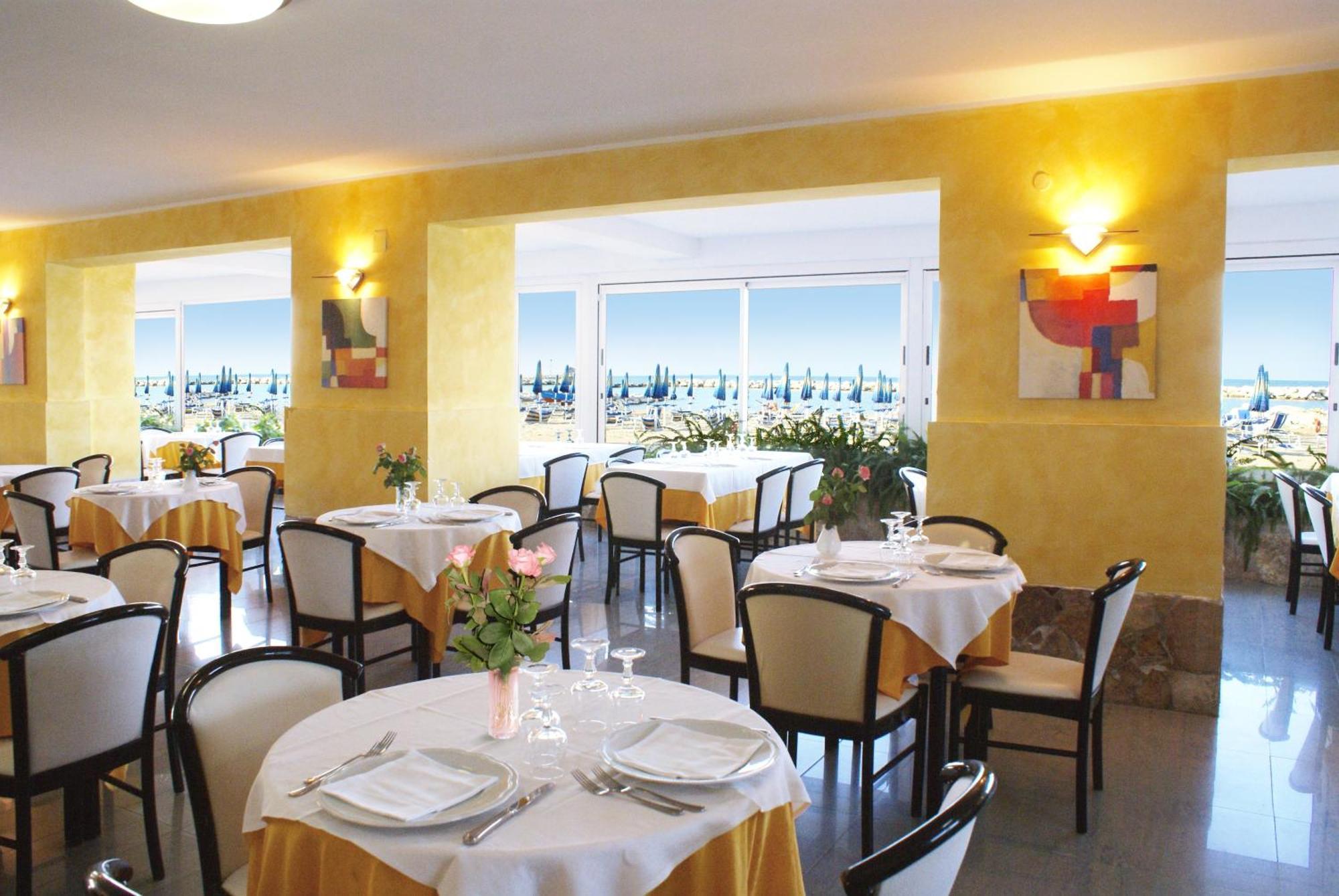 Hotel Strand Marina Di Montenero Luaran gambar