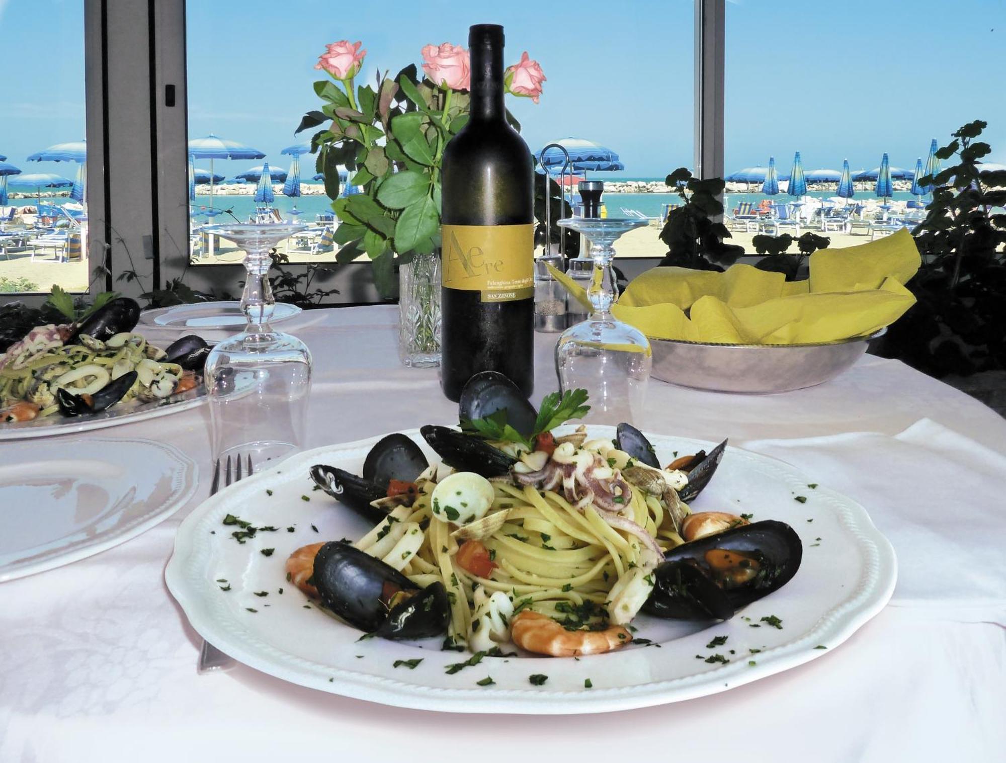 Hotel Strand Marina Di Montenero Luaran gambar