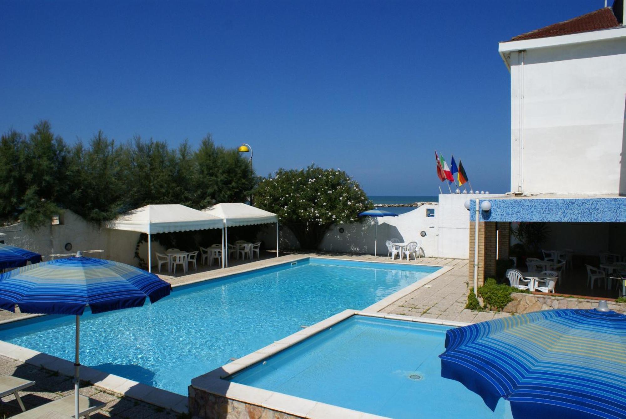Hotel Strand Marina Di Montenero Luaran gambar