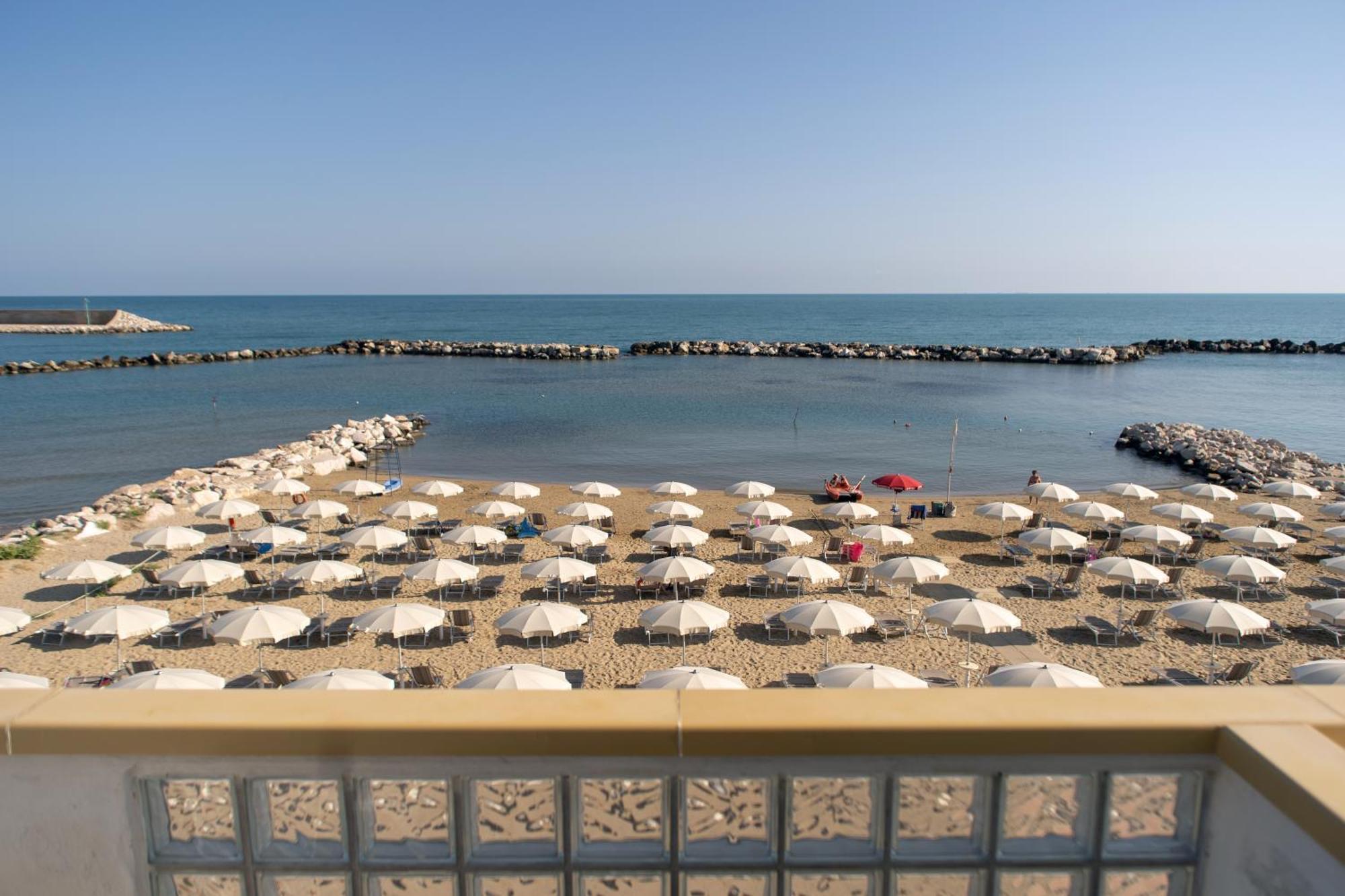 Hotel Strand Marina Di Montenero Luaran gambar