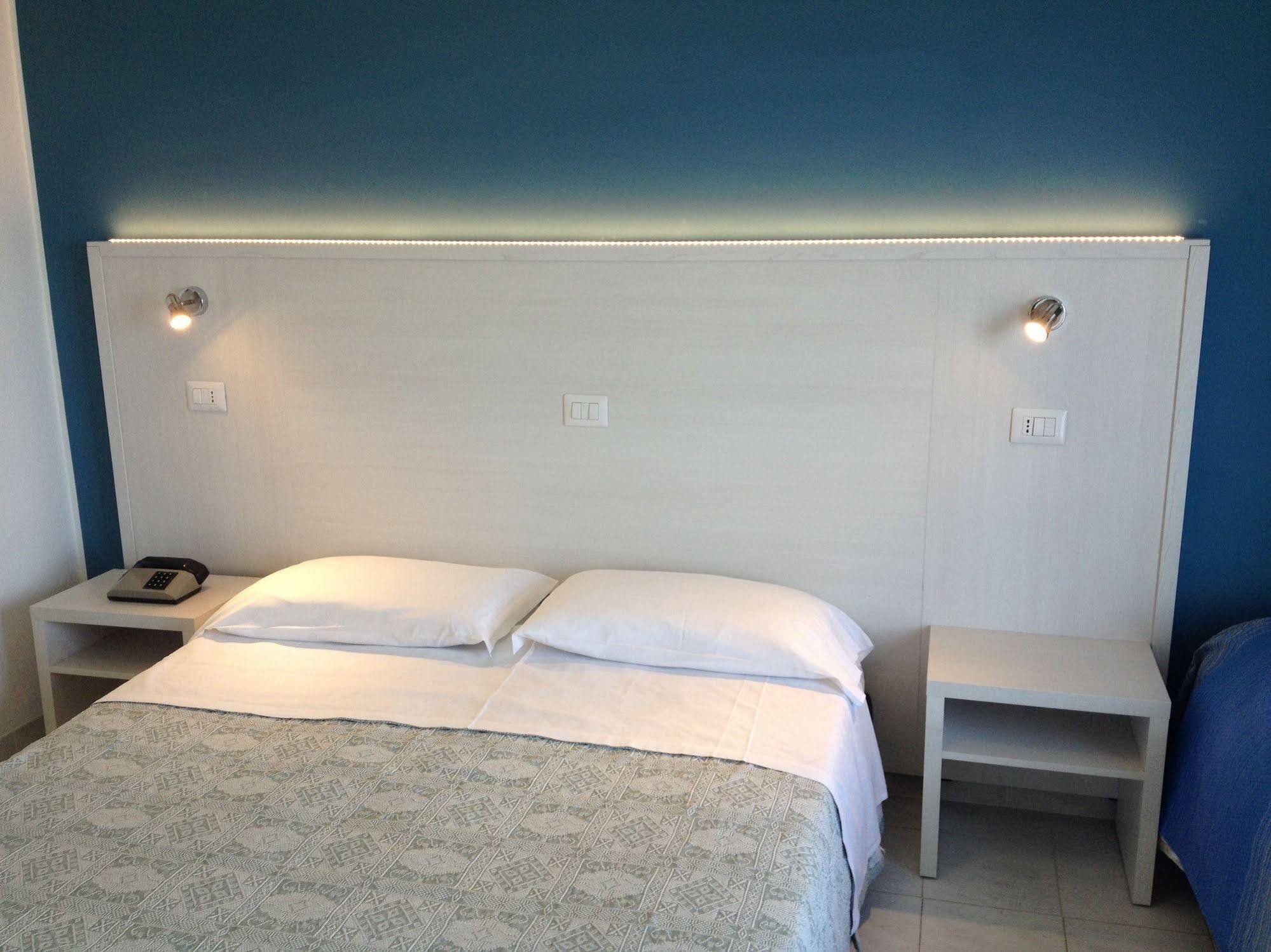 Hotel Strand Marina Di Montenero Luaran gambar