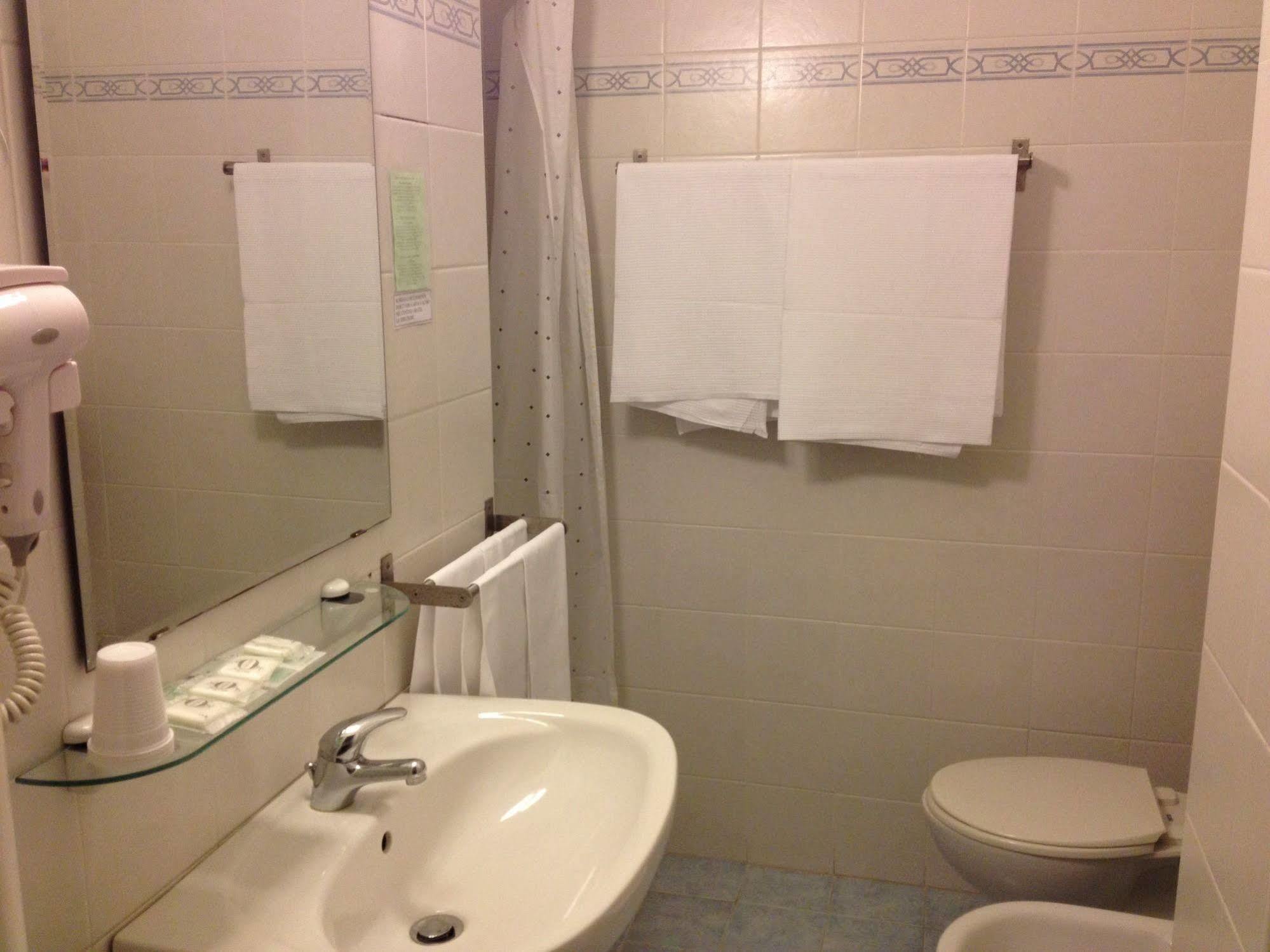 Hotel Strand Marina Di Montenero Luaran gambar