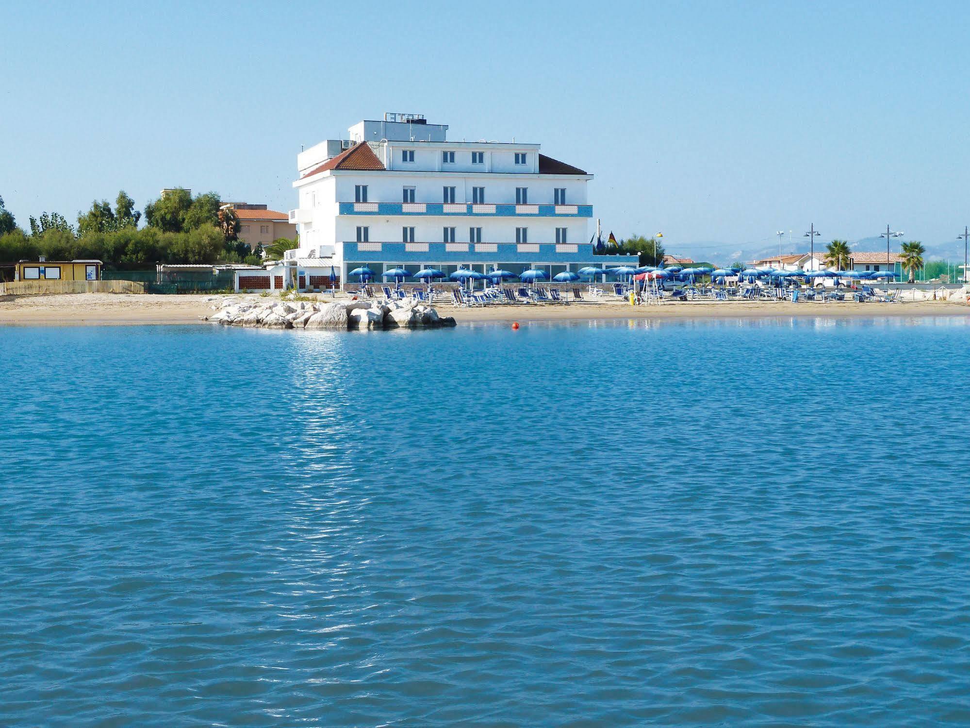 Hotel Strand Marina Di Montenero Luaran gambar